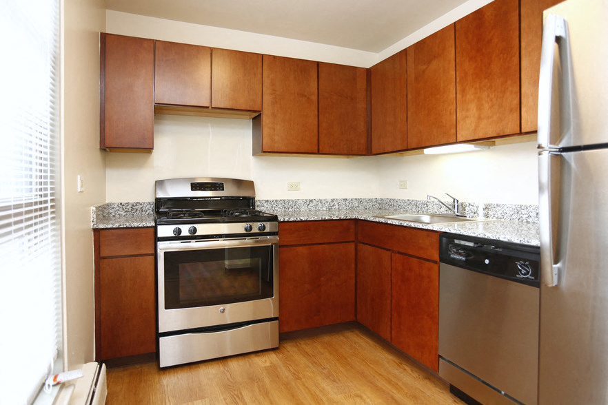 Apartment Kitchen at 4700 Lake Park Apartments